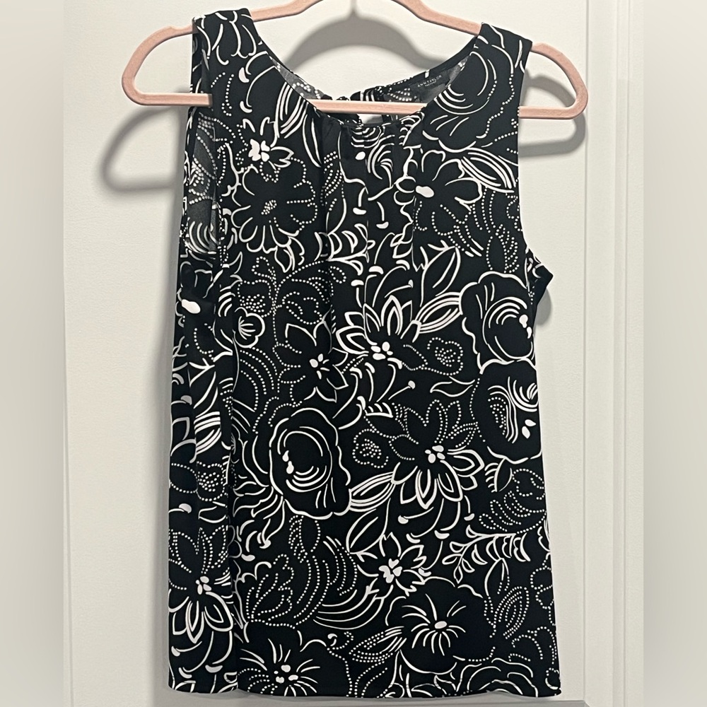 Ann Taylor Women's Sleeveless Blouse - Size M - EUC
